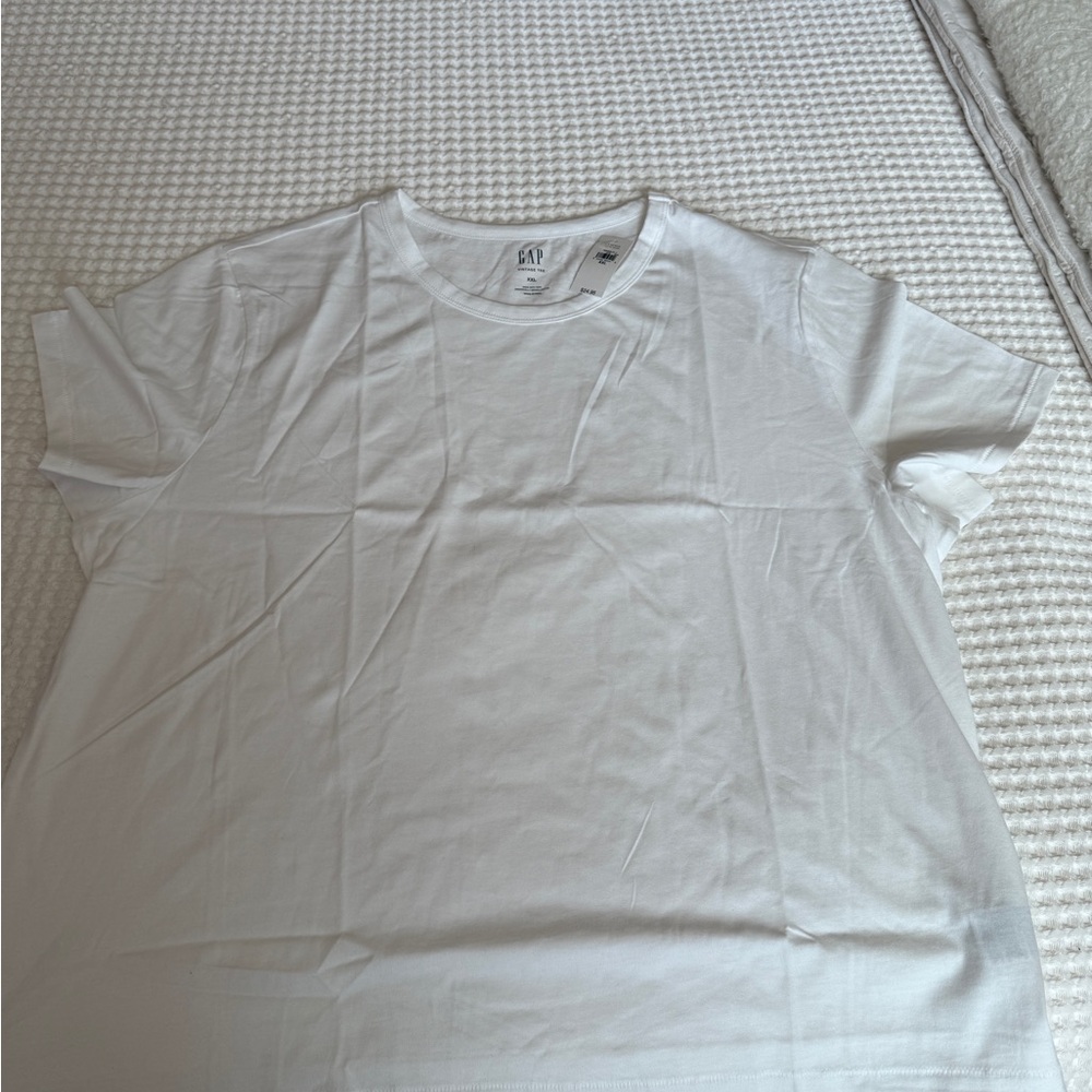 GAP White Short Sleeve Crewneck Tee